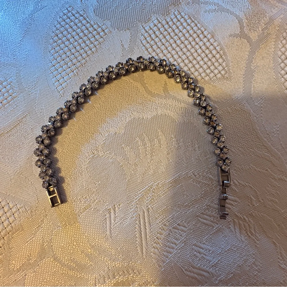 Elegant Silver Bracelet - Picture 2 of 5